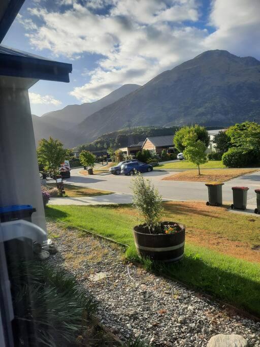 Banbury Deluxe With Spa Bath! Private Courtyard! Queenstown Eksteriør billede