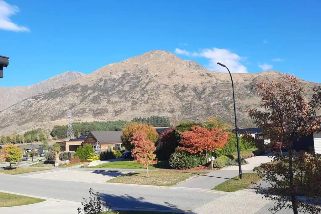 Banbury Deluxe With Spa Bath! Private Courtyard! Queenstown Eksteriør billede